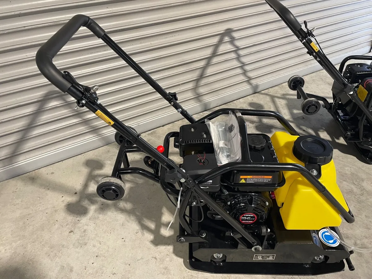 Loncin wacker plates with water tanks. - Image 3