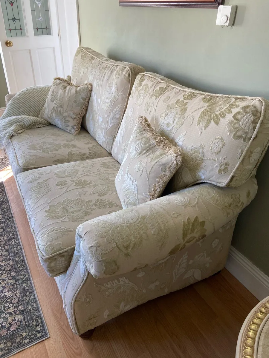 Lovely couch - Image 2