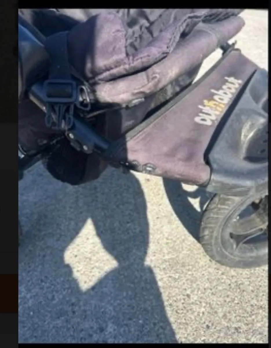 Out and about double buggy - Image 4