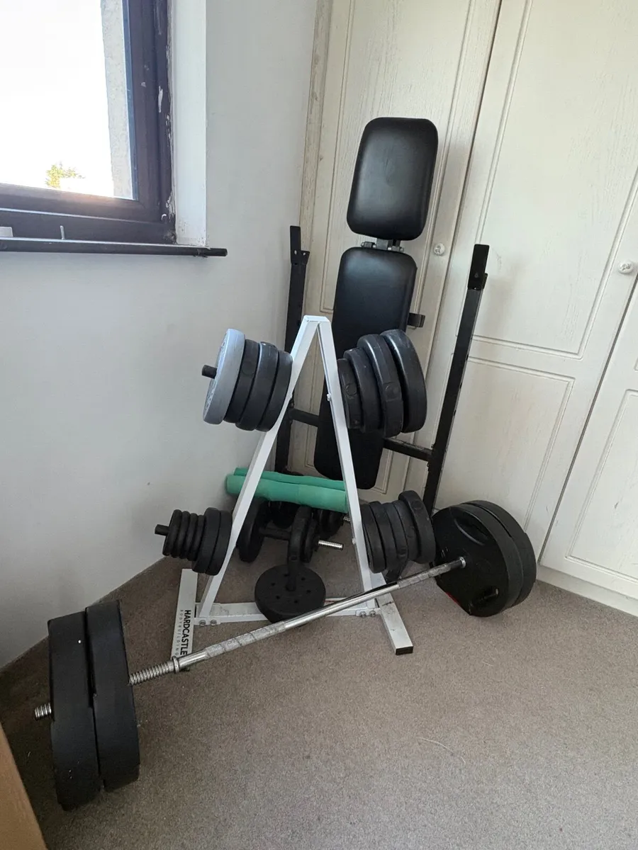 Weight set with tree, barbell and bench - Image 1