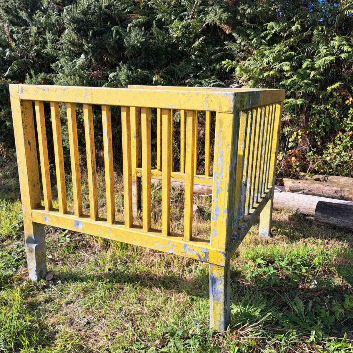 Bale feeder - Image 1