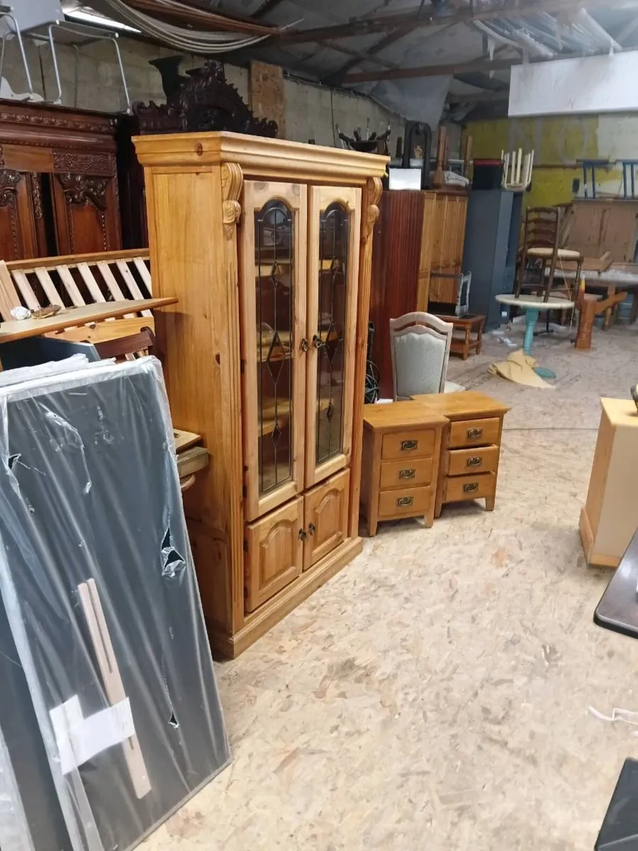 Solid pine display unit - Image 1