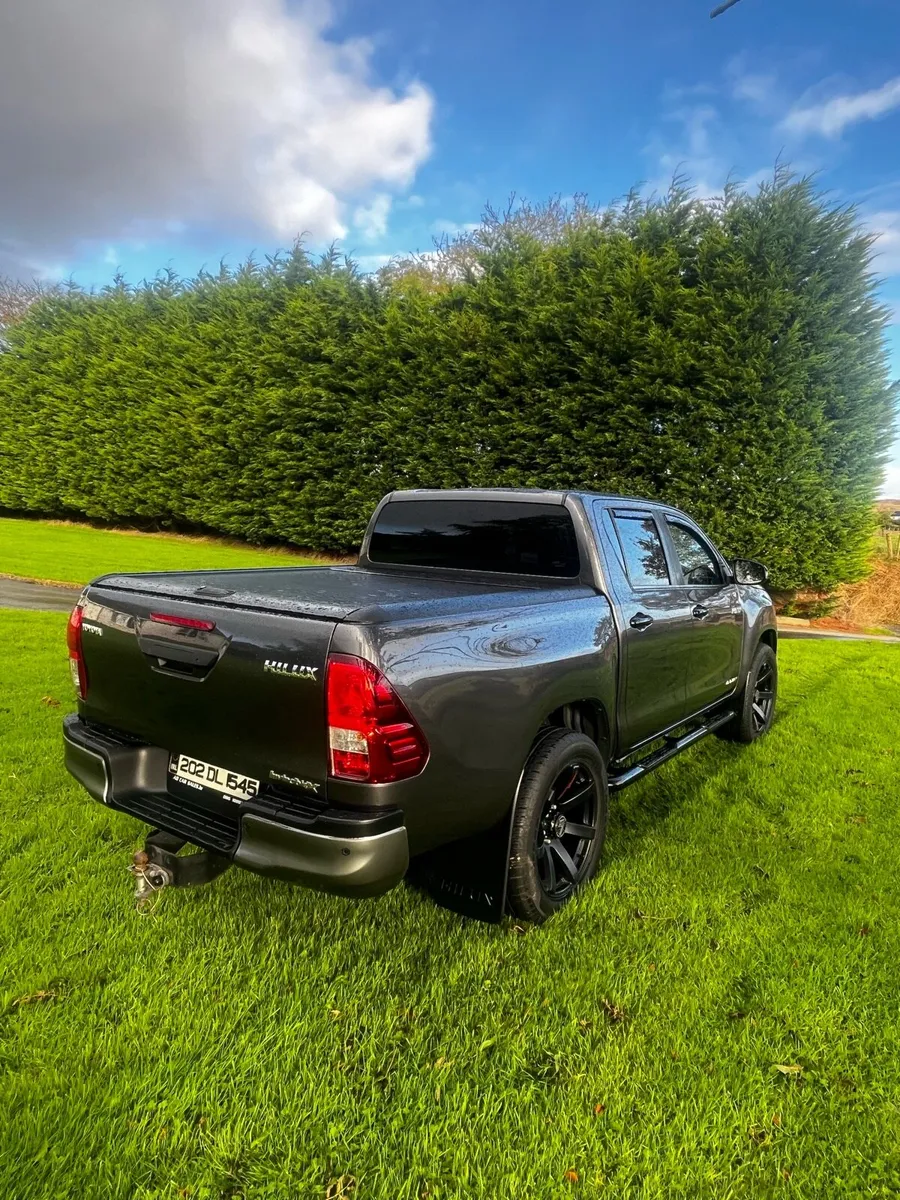 Toyota Hilux invincible x - Image 4