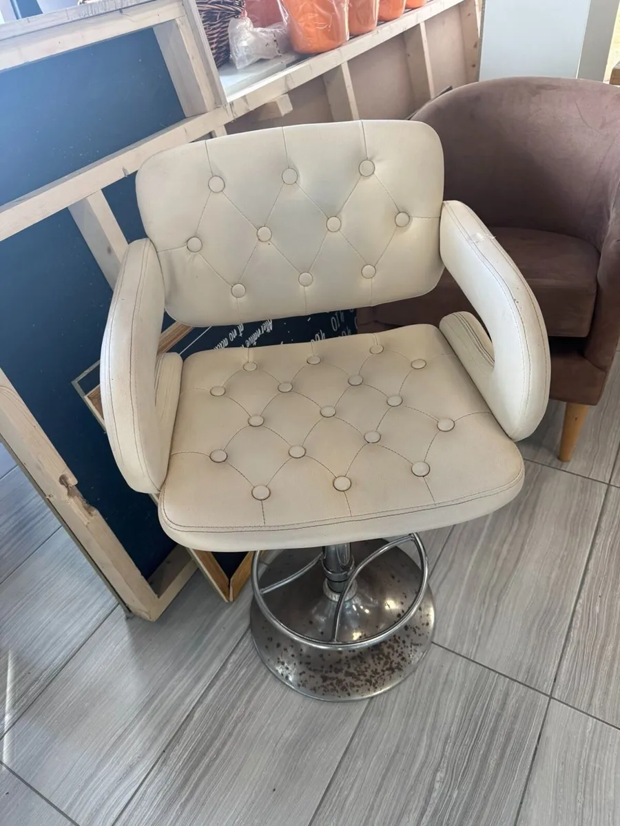Cream Salon / Barber Chair
