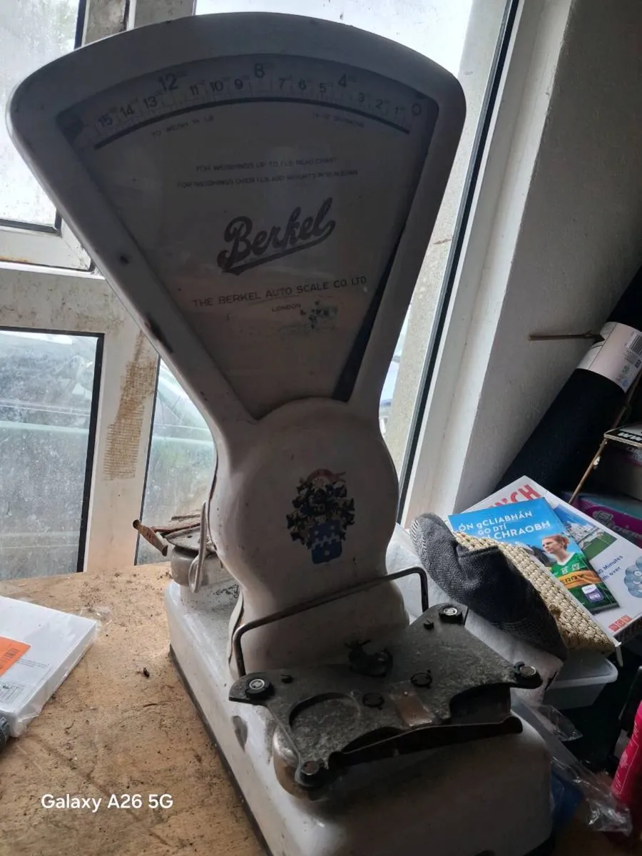Weighing scales - Image 1