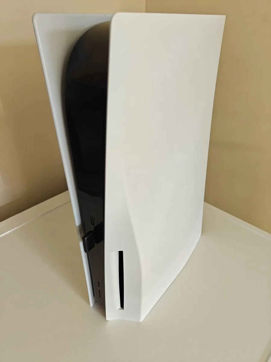 PS5 1TB Disc Edition - Image 1