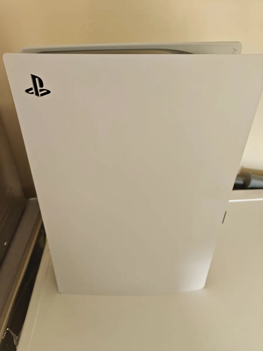 PS5 1TB Disc Edition - Image 4