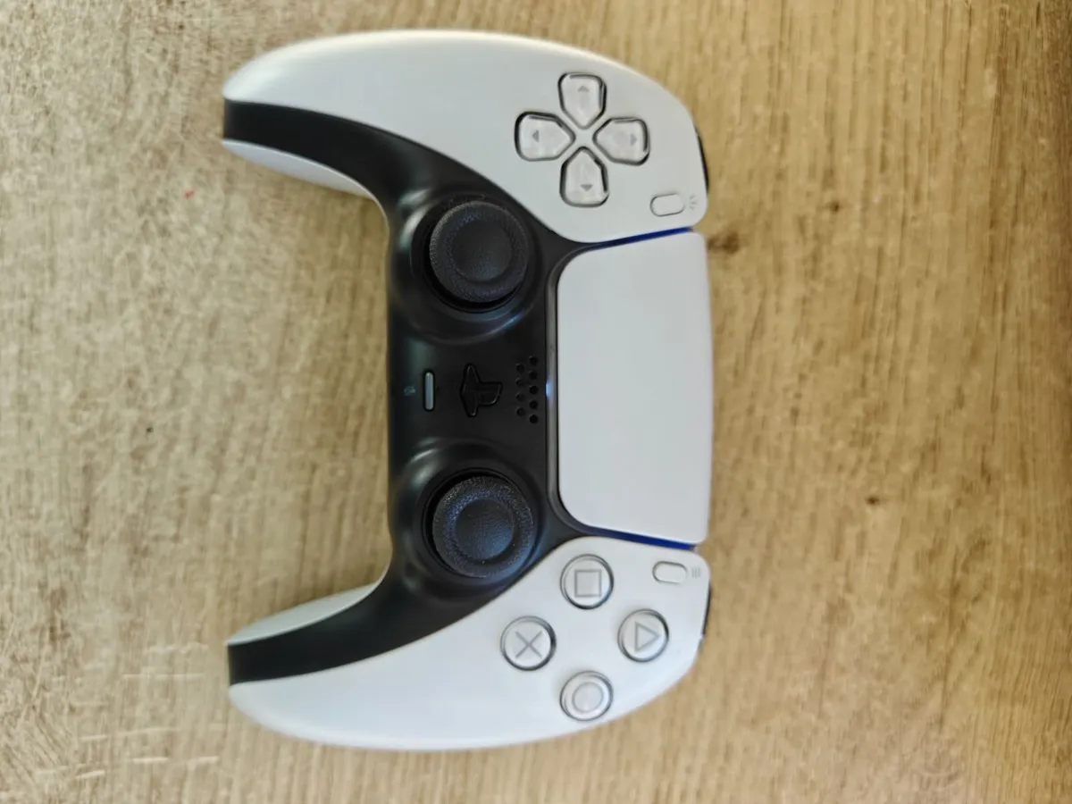 PS5 1TB Disc Edition - Image 2