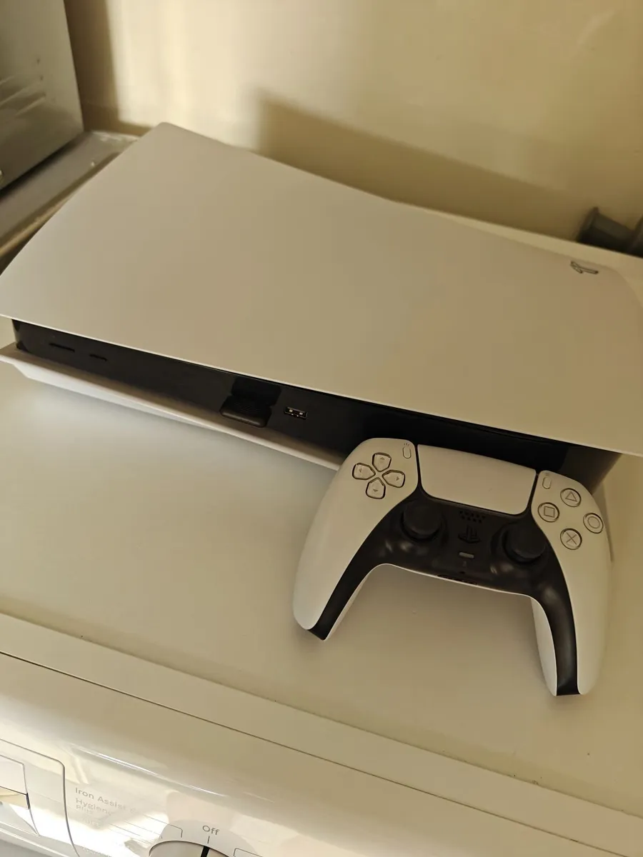 PS5 1TB Disc Edition - Image 3