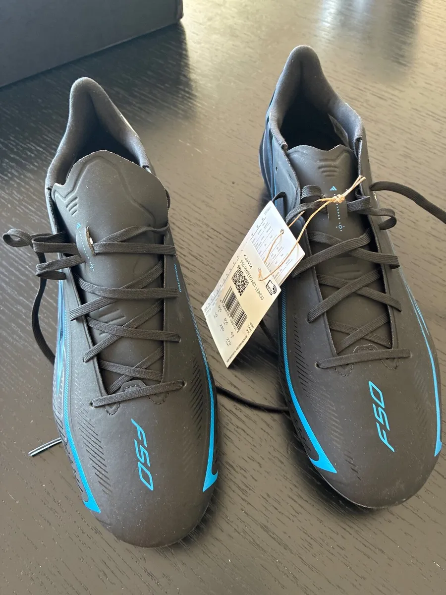Football boots - Image 1