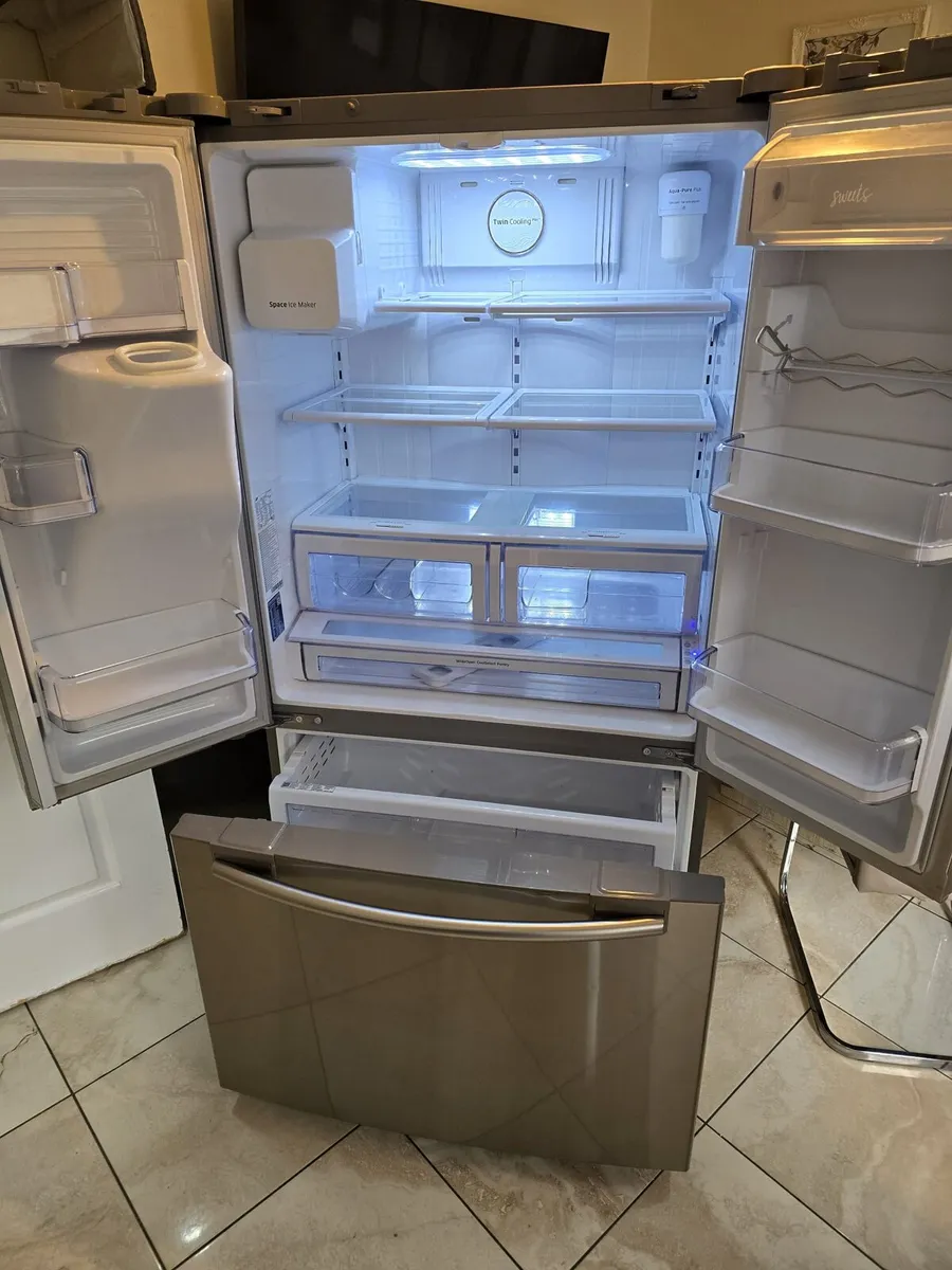 Samsung American Style Fridge Freezer - Image 2