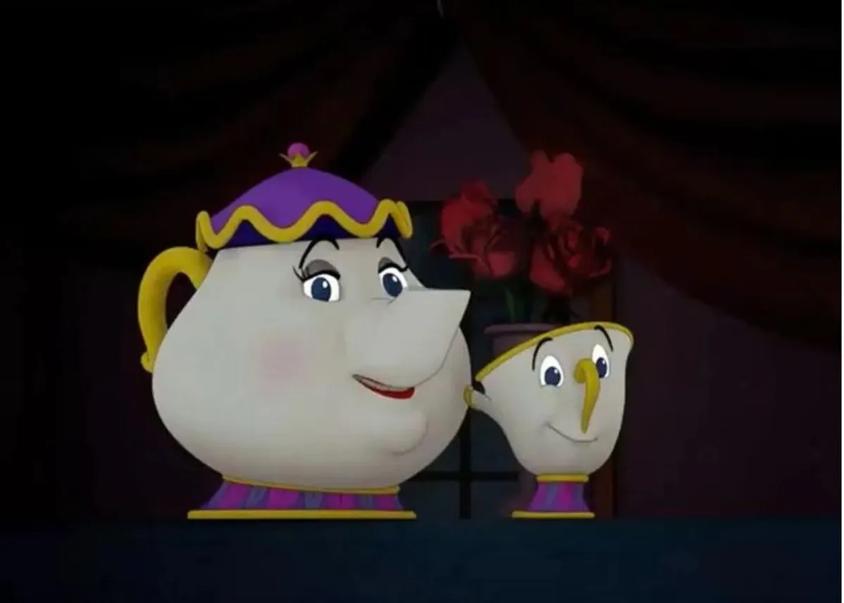 Mrs Pots and 2 chip mugs. Be Our Guest, - Image 2