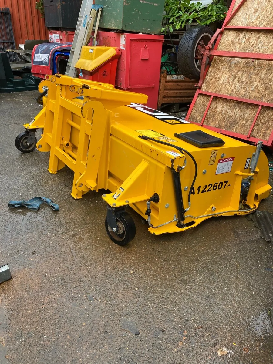 JCB Teleporter Sweeper for sale - Image 2
