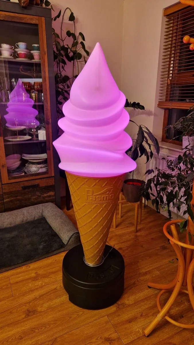 Cone Display - Whipped Soft Ice Cream Whippy - Image 3