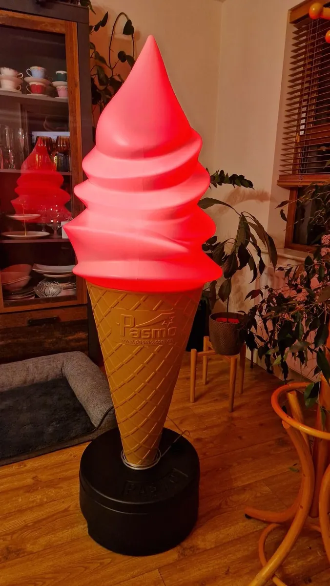 Cone Display - Whipped Soft Ice Cream Whippy - Image 4