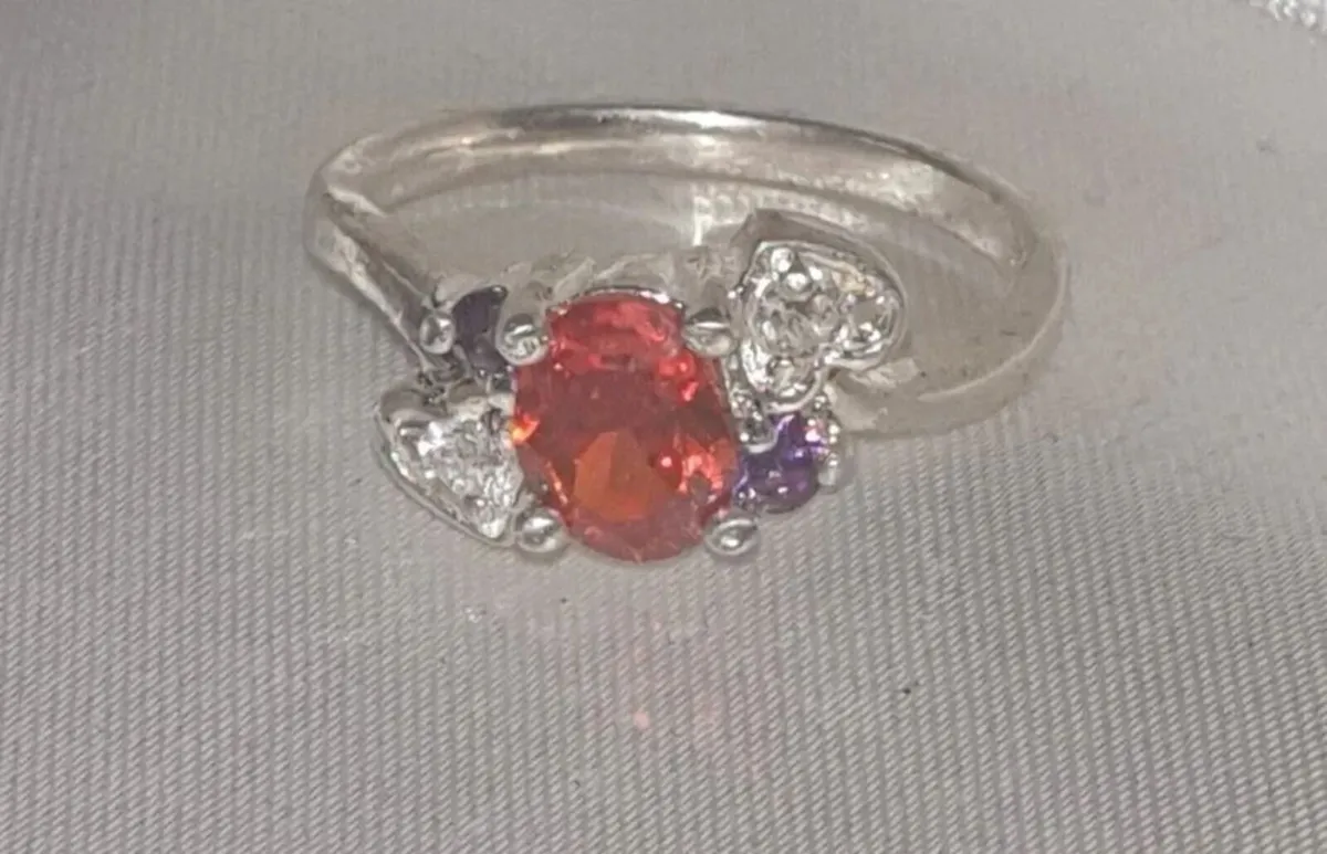 Pristine Vintage Hallmarked Sterling Silver Ring - Image 3