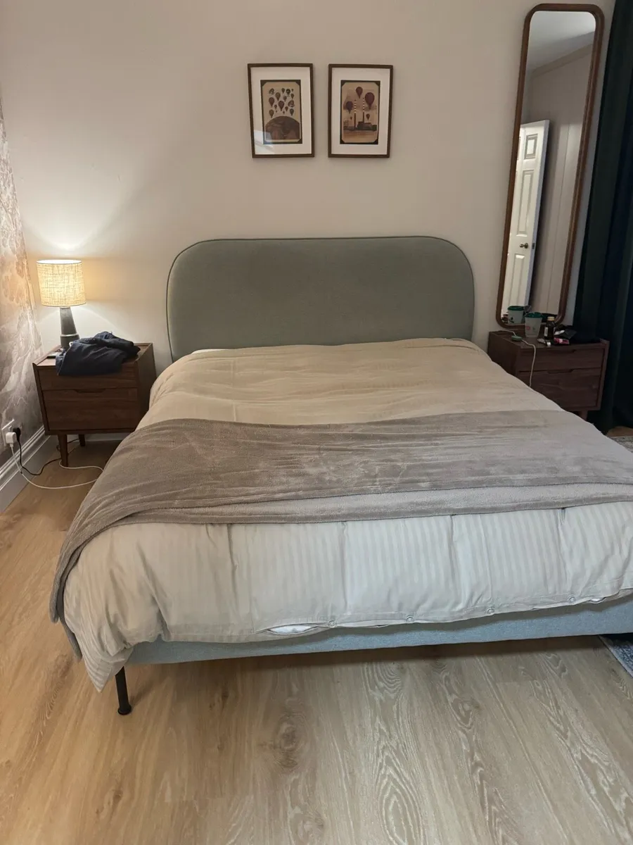 King size bed - Image 2