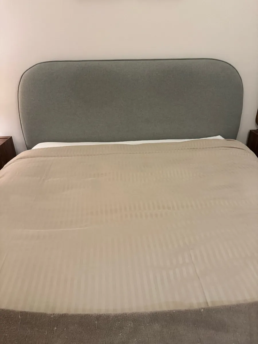 King size bed - Image 3