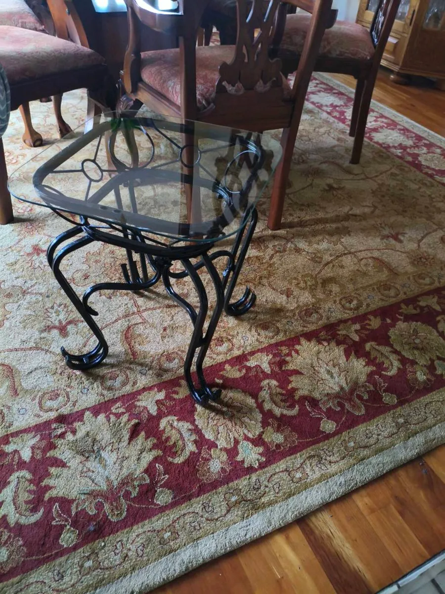 Beautiful side table like new 25 euro - Image 1