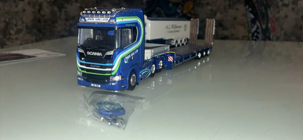 1:50 scale collectors item - Image 2