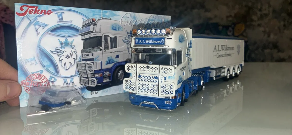 1:50 scale collectors item - Image 4