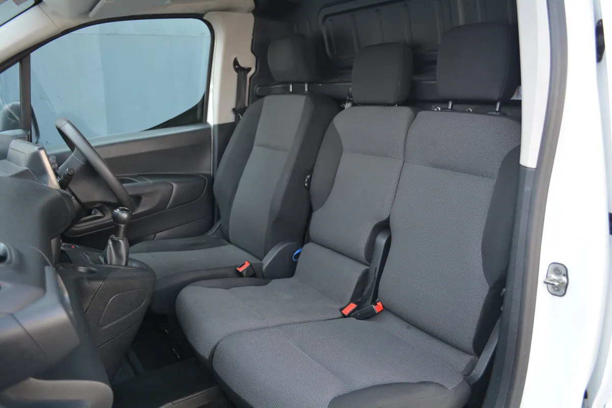 Opel Combo - 3 seat cab DEALER Service history - Image 4