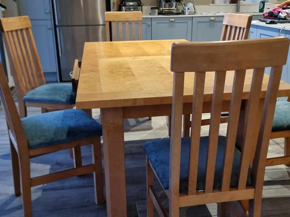 table and chairs - Image 2