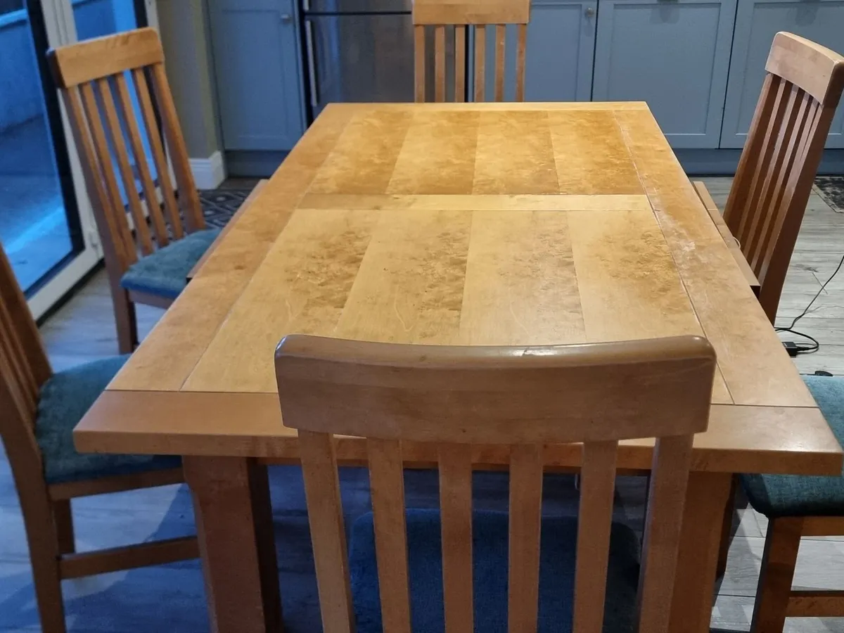 table and chairs - Image 3