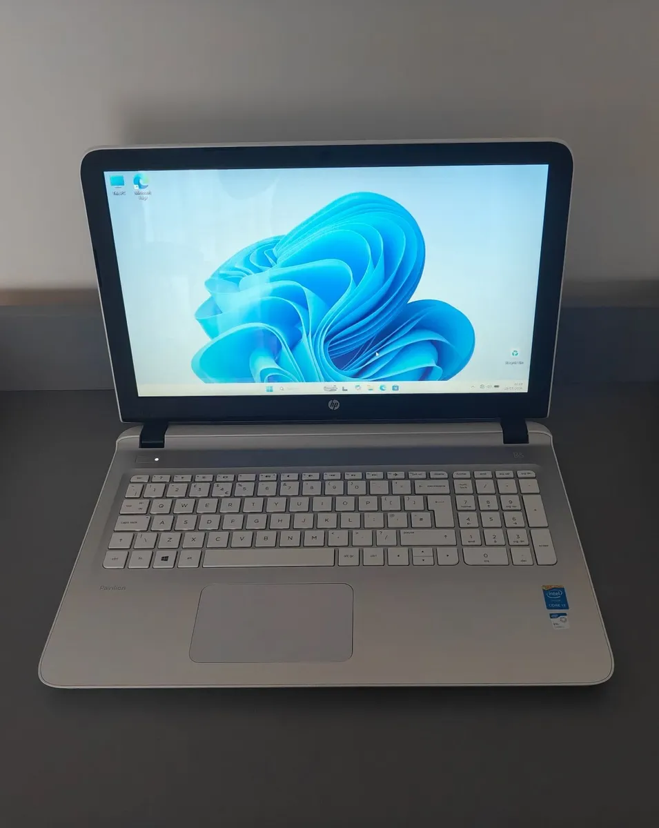 HP Pavilion 15, Core i3 - 8GB RAM - 1TB HDD - Image 1
