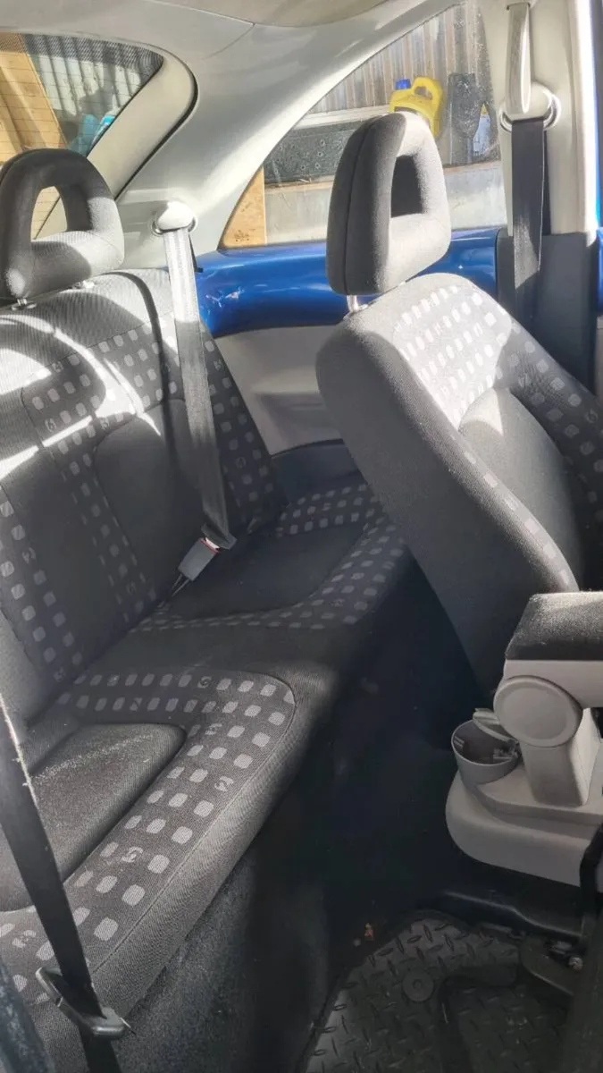 Car - Image 4