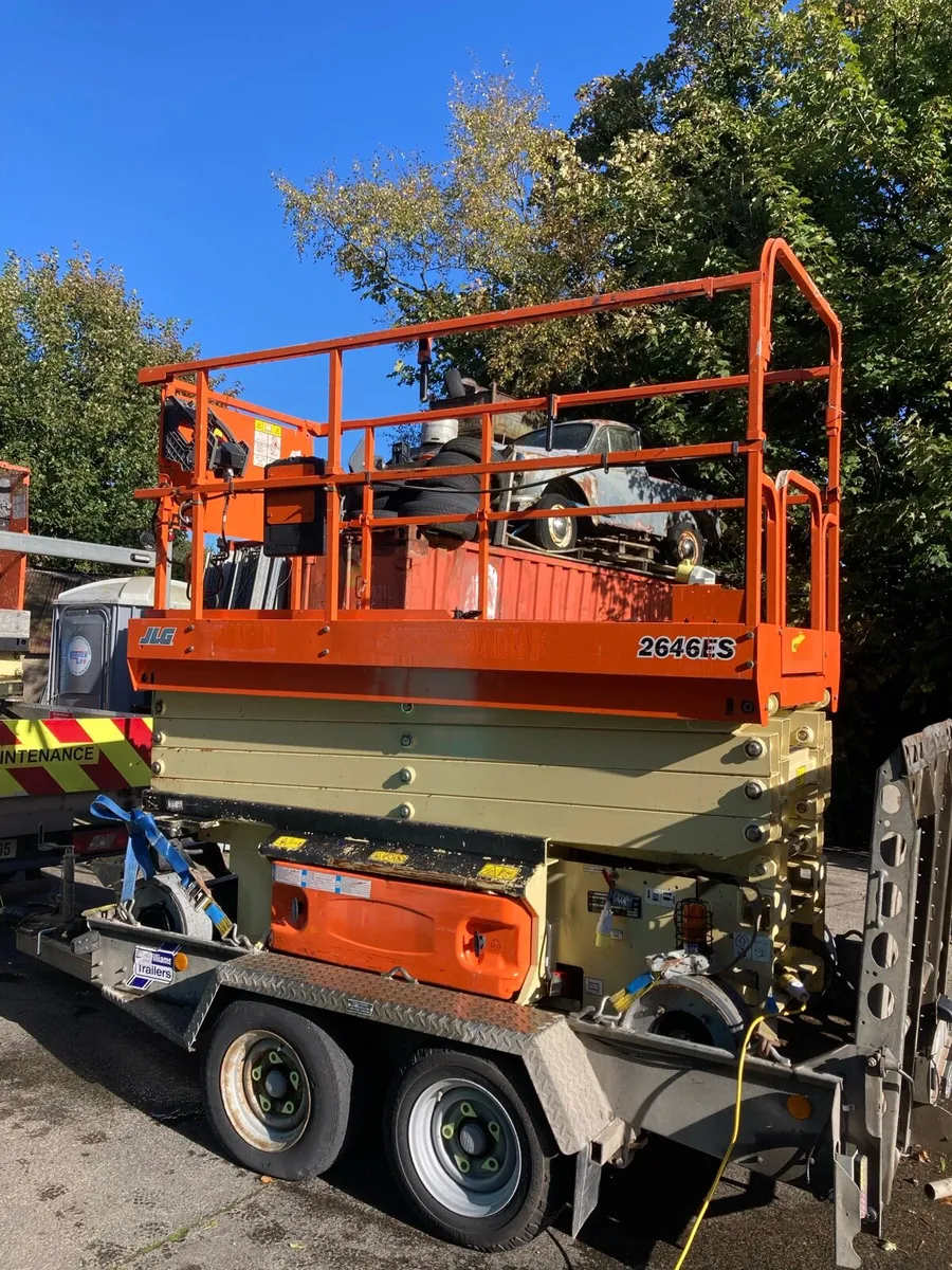 JLG 32 ft scissor platform hoist - Image 1