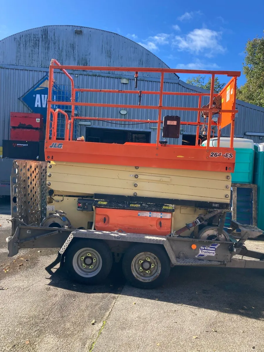 JLG 32 ft scissor platform hoist - Image 2