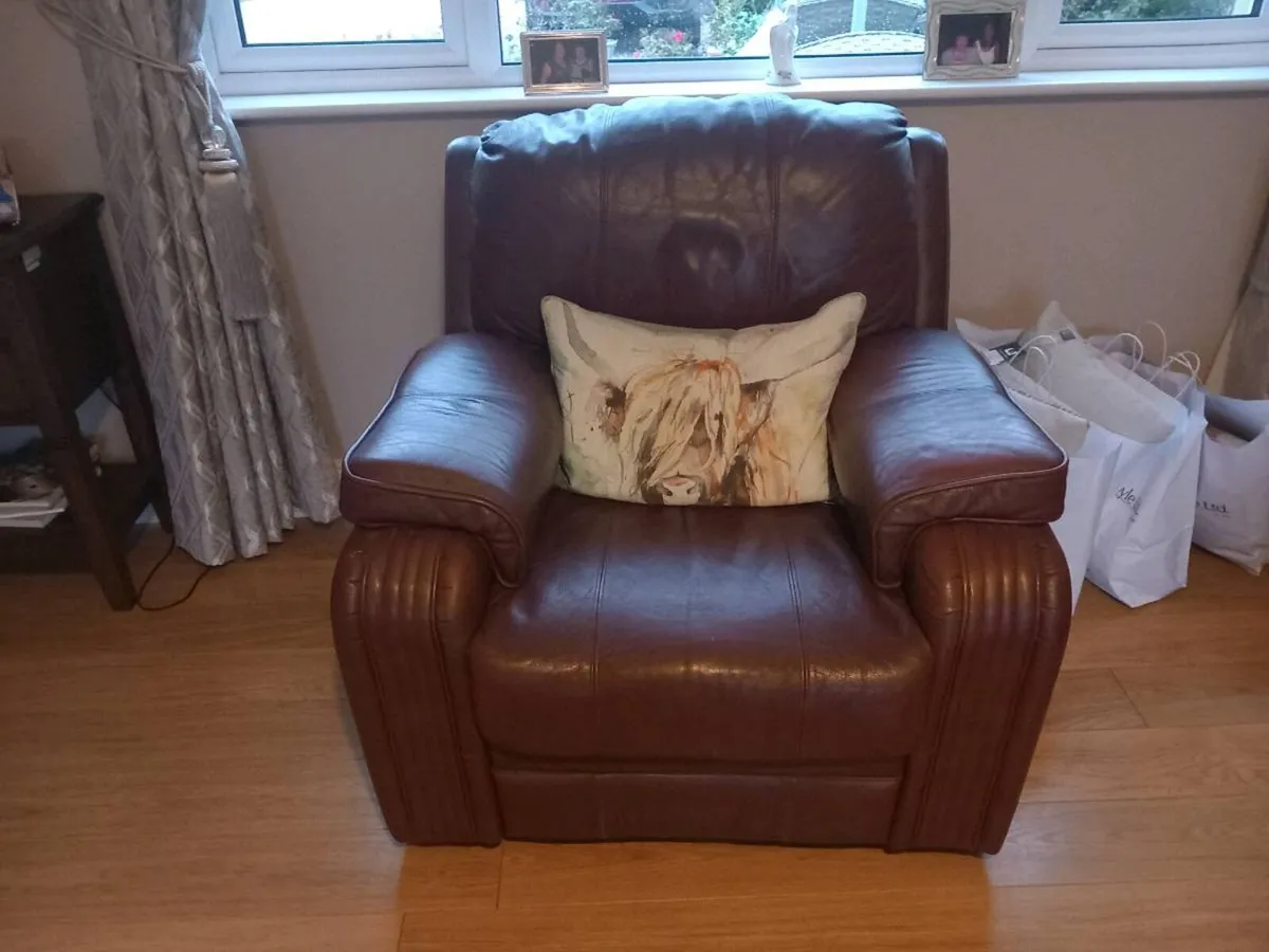 3 piece leather sofa + 2 armchairs - Image 2