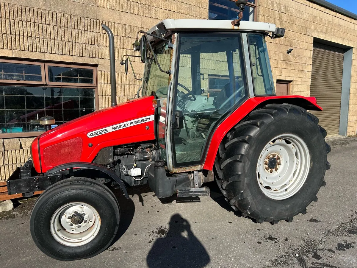 Massey Ferguson 4225 - Image 1