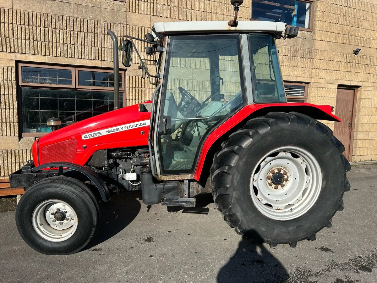 Massey Ferguson 4225 - Image 2