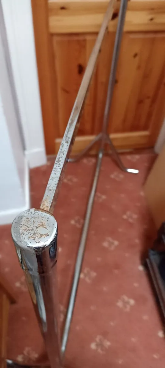 Heavy Duty Hanging Rail - Image 1