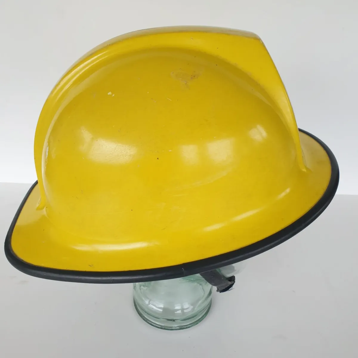 Firefighters helmet 1996 Cromwell F500L PROP - Image 4