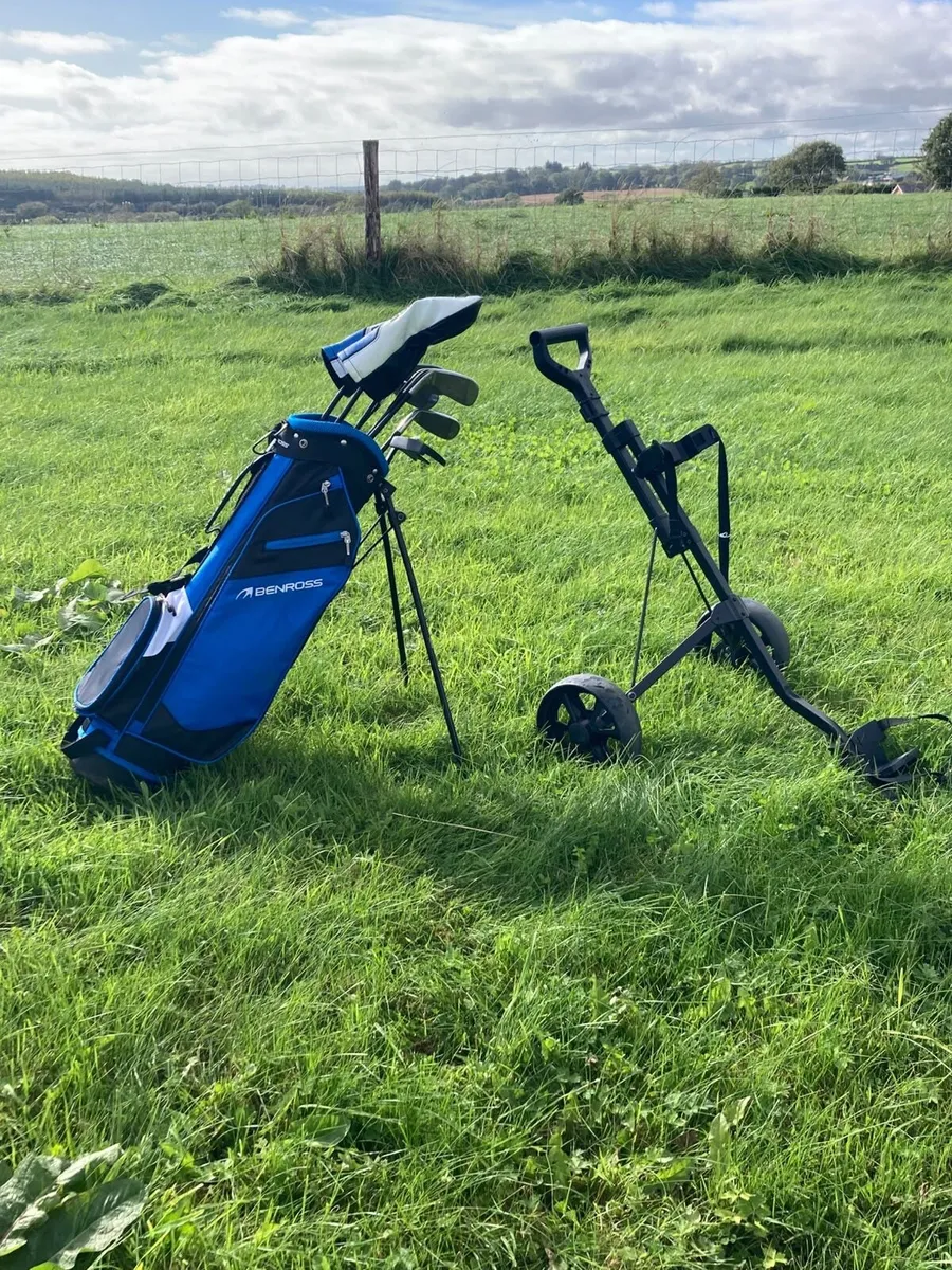 Golf clubs, bag and trolley - Image 1