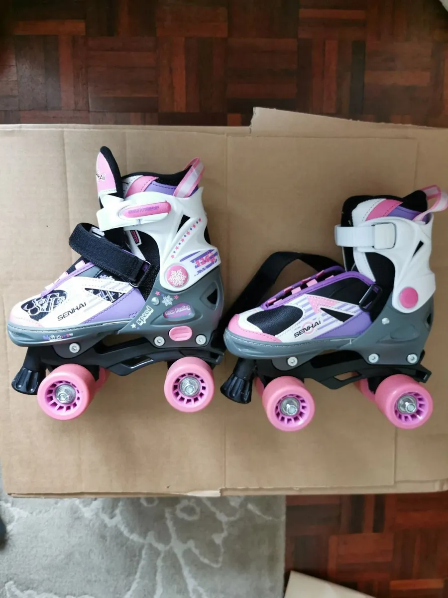 🛼 Roller Skates + Protective Gear - Image 1