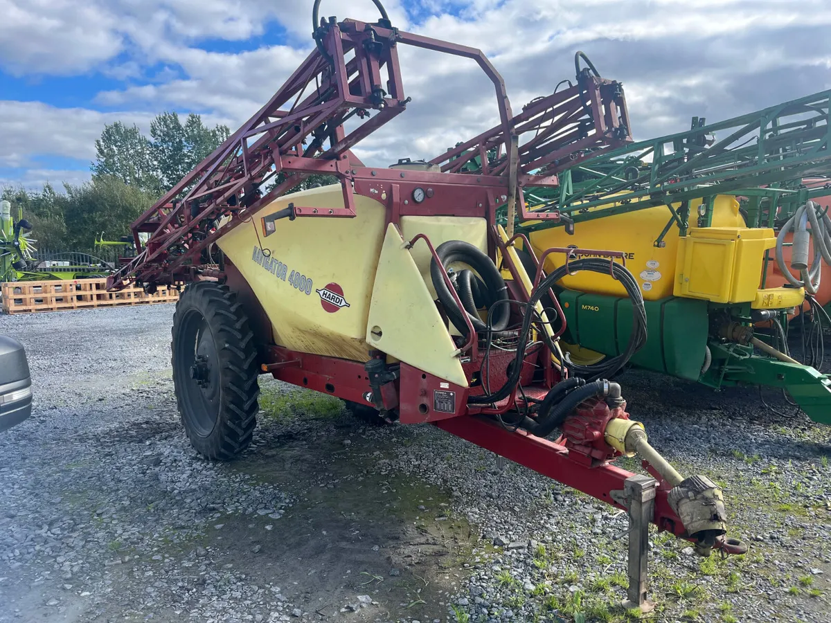 Hardi 4,000  litre sprayer - Image 3