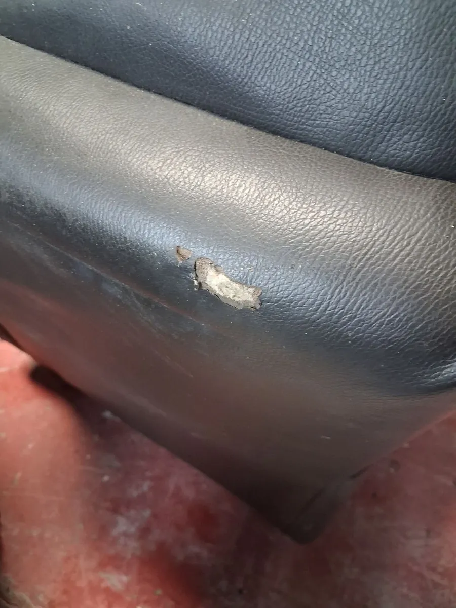 Leather sofa 3 + 1 + 1 - Image 4