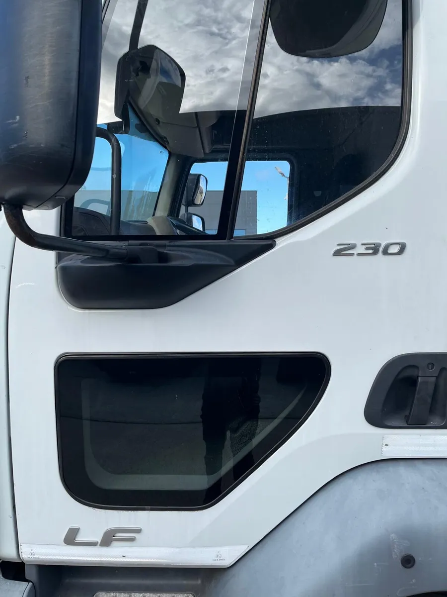 November 2018 DAF LF 55 230 16T Chassis Cab - Image 4