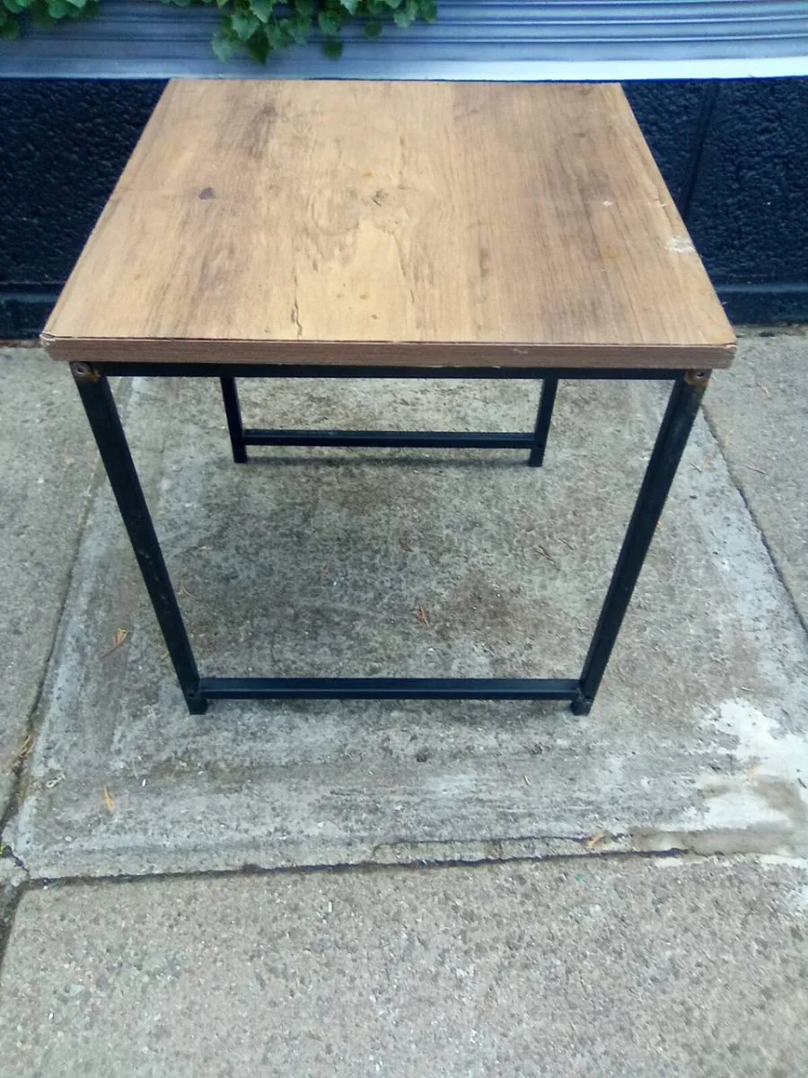 SMALL.   SIDE.  TABLE. - Image 1