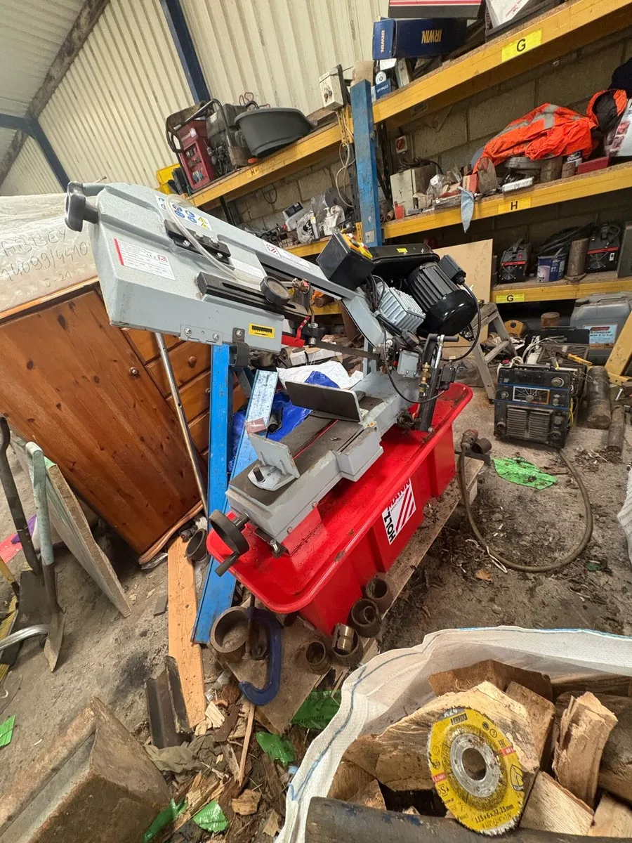 Band saw - Image 1