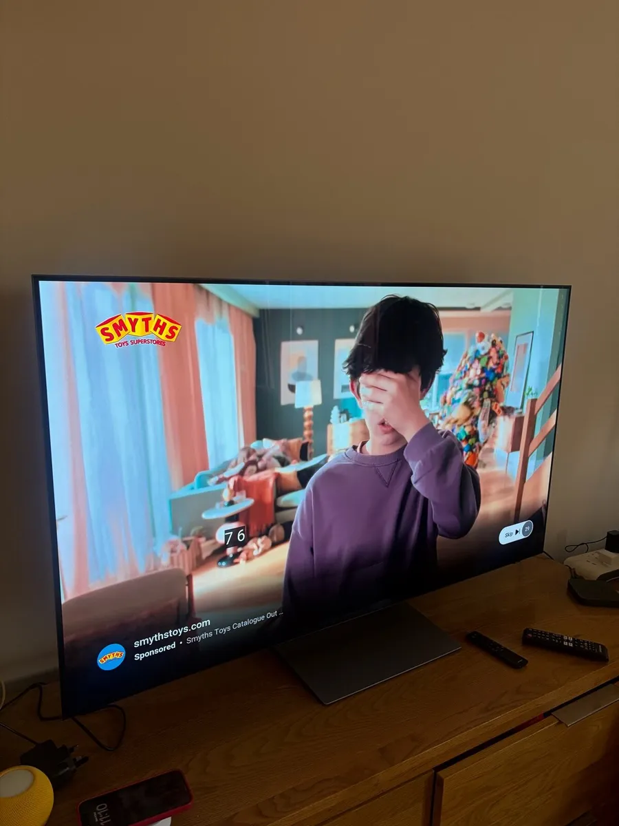 Samsung S90F OLED TV - Image 2