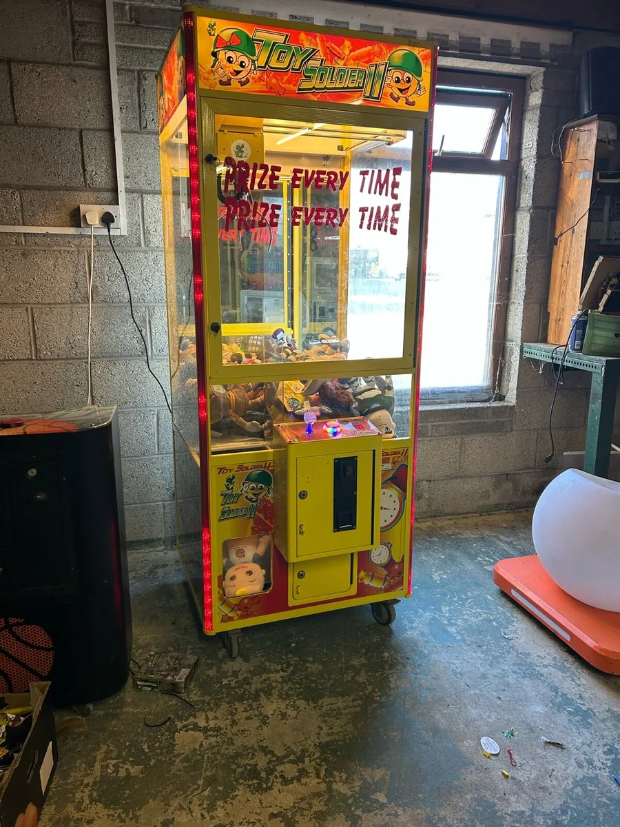 Toy Crane Claw Machine - Image 1