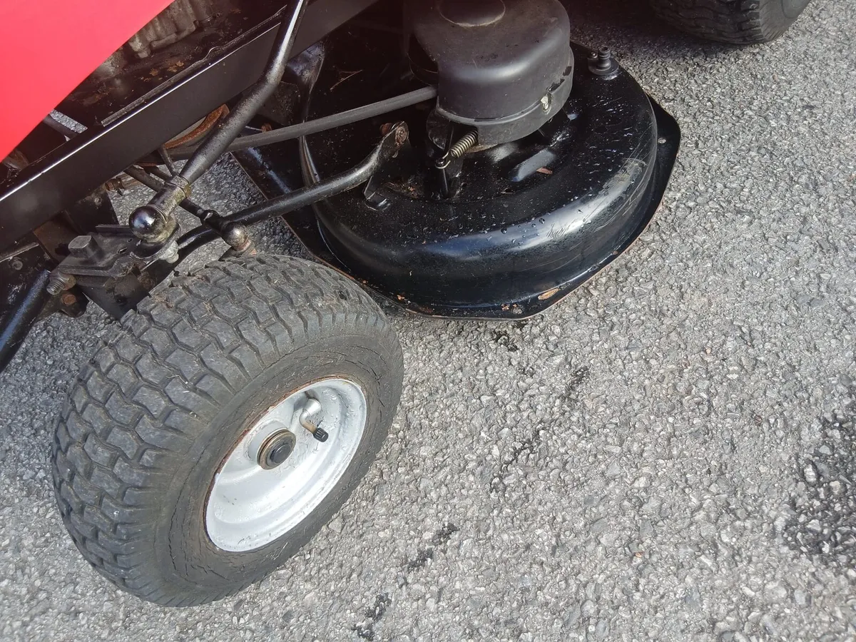 Ride on lawnmower - Image 3