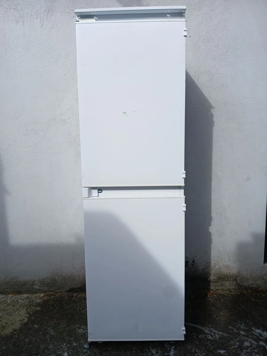 50/50 INTEGRETED FRIDGE FREEZER - Image 4