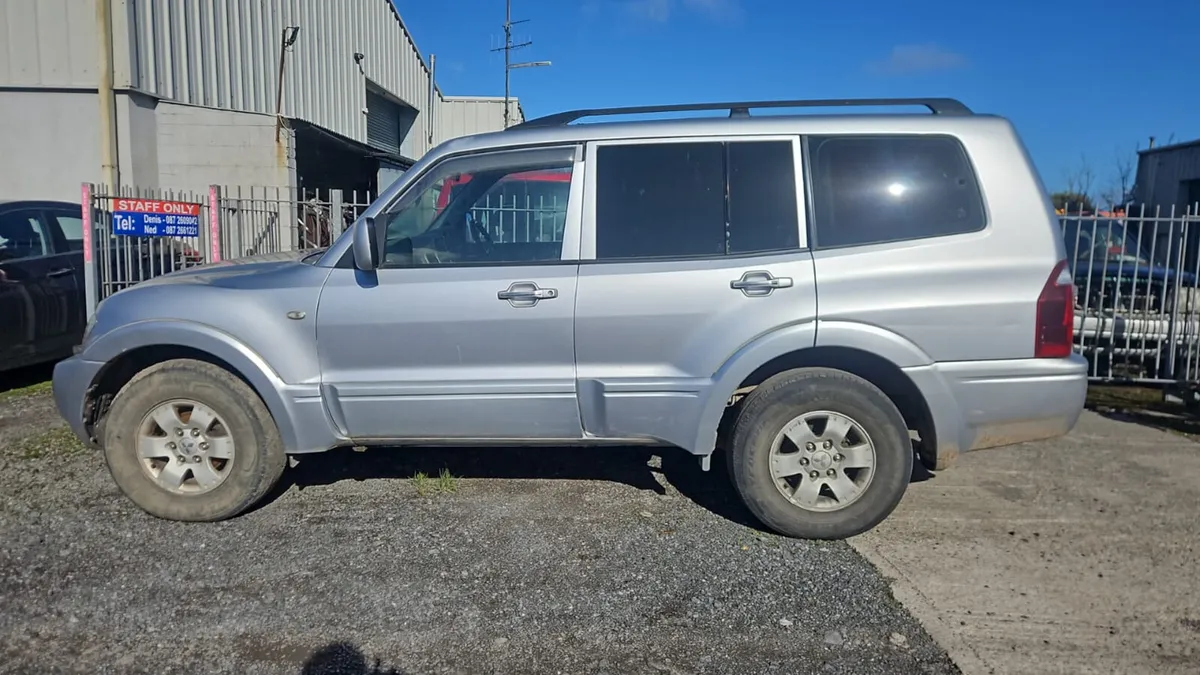 MITSUBISHI PAGERO 2006 NOT SUITABLE  ROAD - Image 4