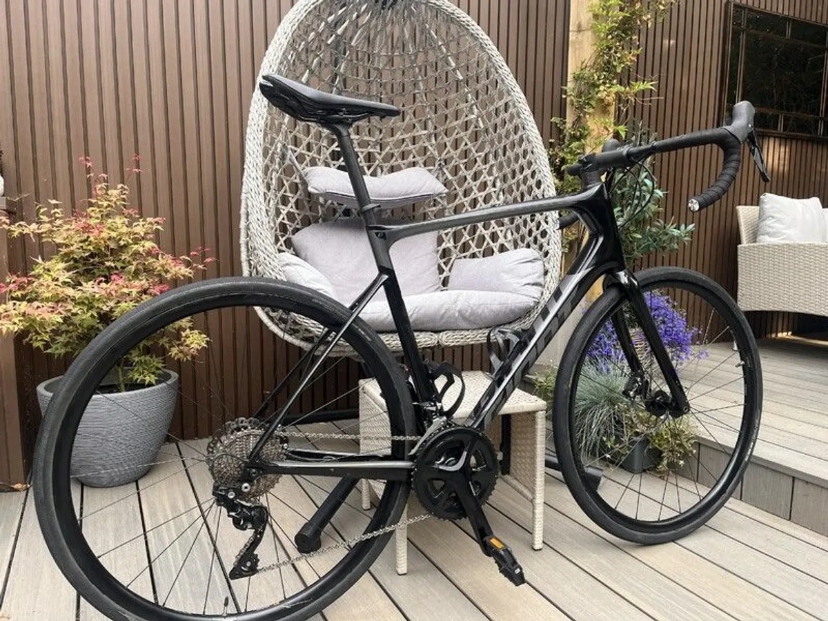 Giant Defy Black, Advanced 2 2022 - Image 2